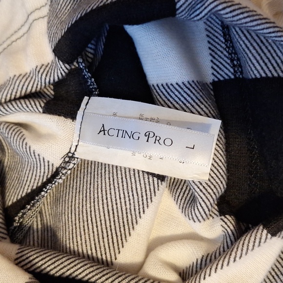 Tunic cowl necked black & white checkered. Size L - Picture 3 of 3